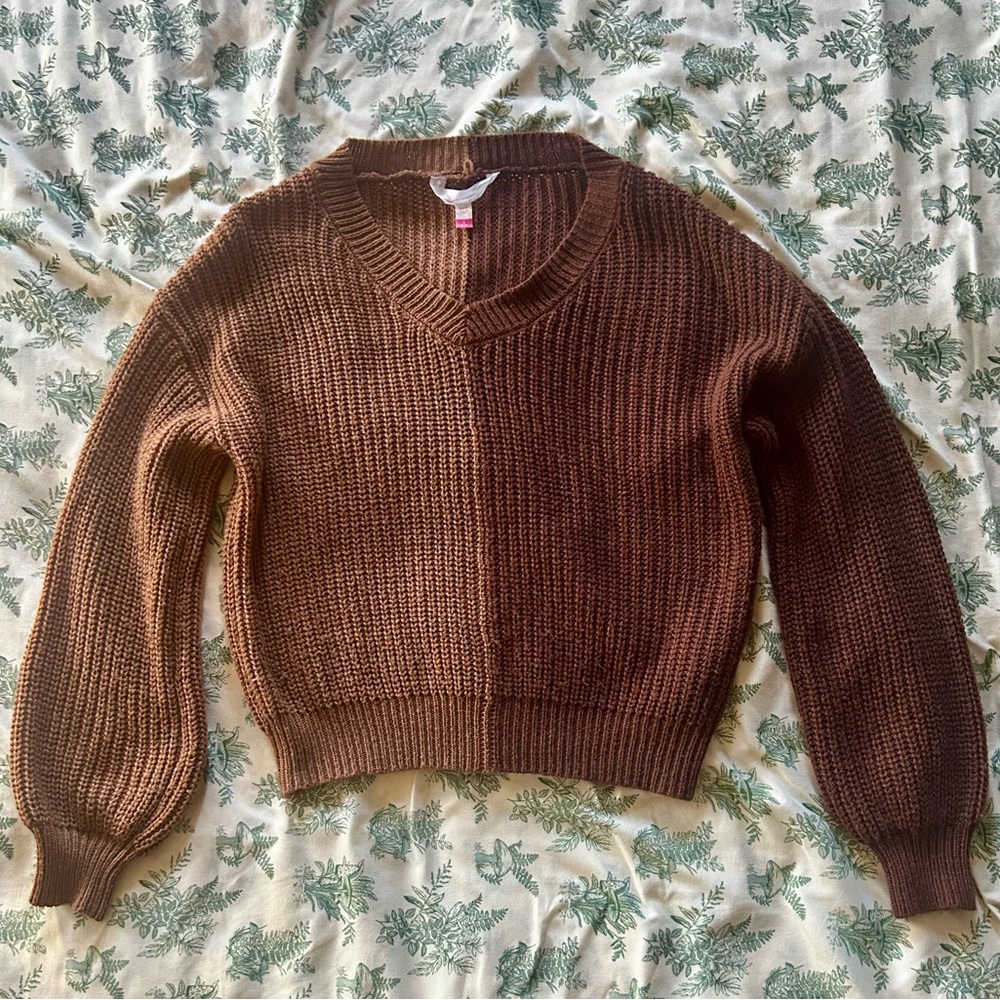 Warm Brown V-Neck Sweater with Chunky Knit and Cropped Fit